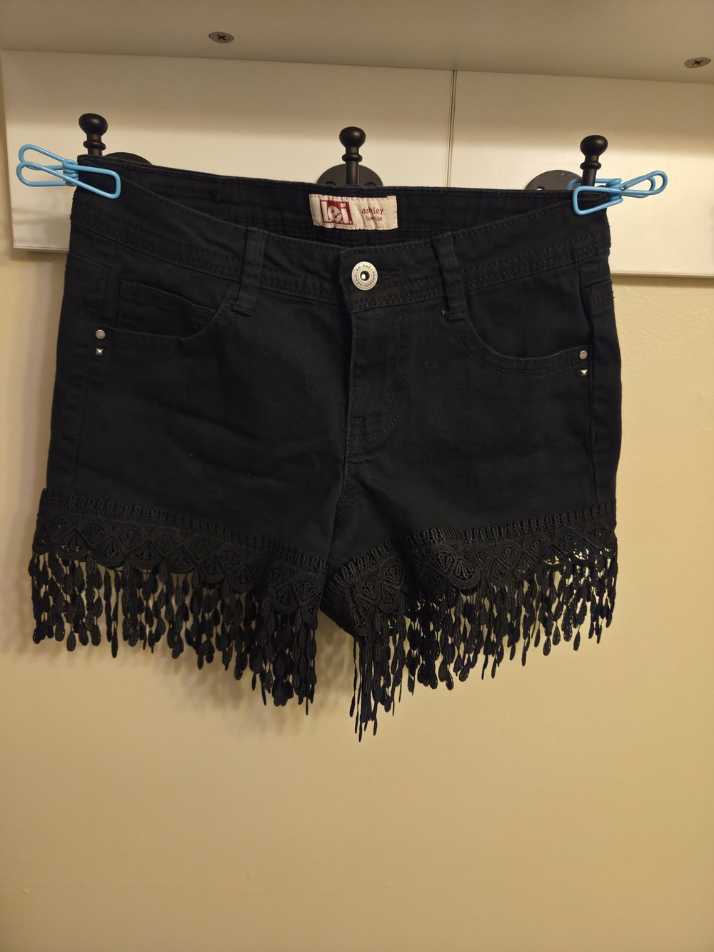 L.E.I. Black Lace Fringe Shorts Size 1 Jr Low Rise Boho Festival Indie Goth Y2K